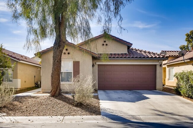 1 Story Home in East Las Vegas with Huge B... - 5923 E Clover Canyon Ln