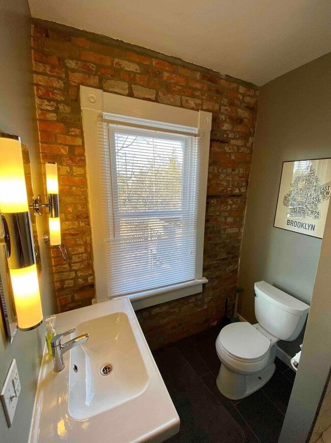 Building Photo - 35 Latta Ave