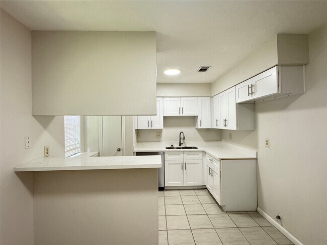 Building Photo - 10942 Beacave Bend Ct