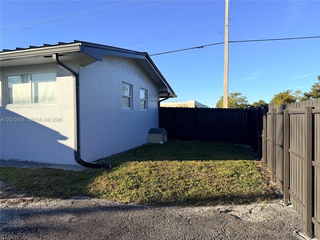 Building Photo - 8100 Taft St