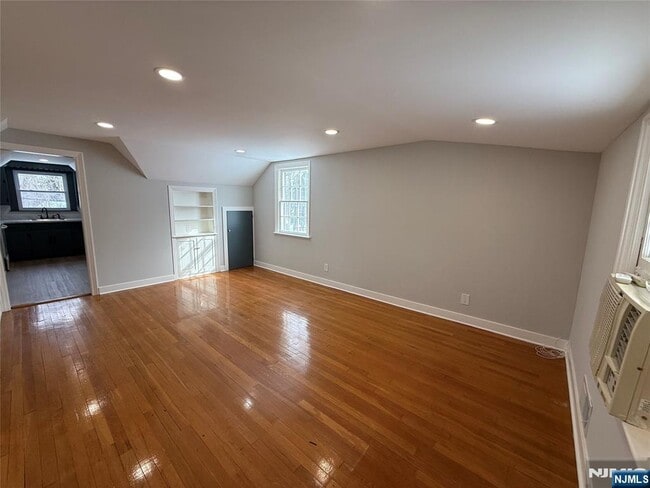 Building Photo - 524 N Monroe St