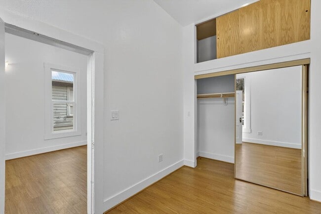 Building Photo - 924 N Mason St