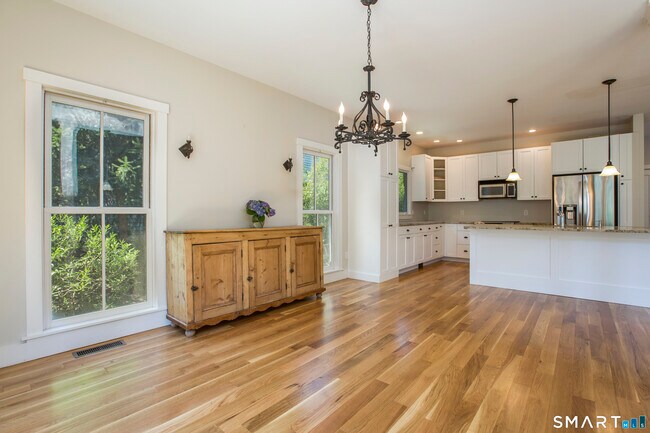 Building Photo - 14 Burr Rd