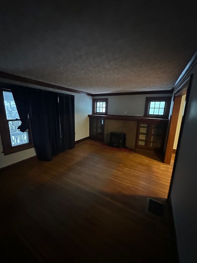 Building Photo - 93 Tryon Park