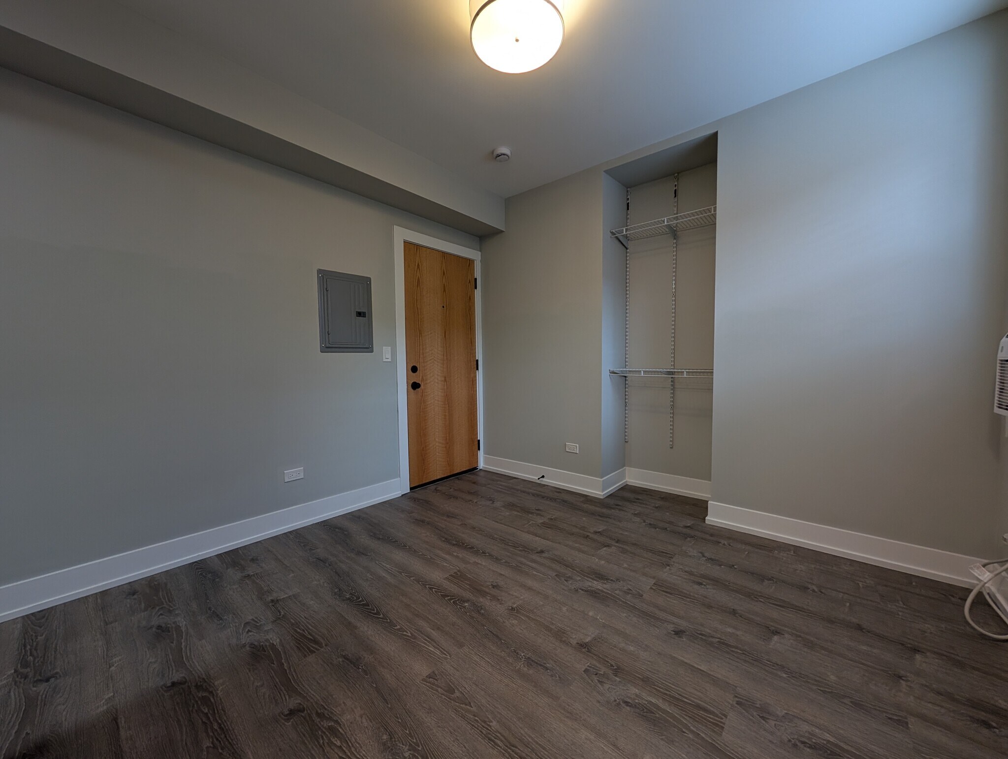 Building Photo - 515 W Belmont Ave