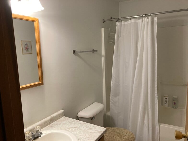 Building Photo - 6125 Green Branch Rd