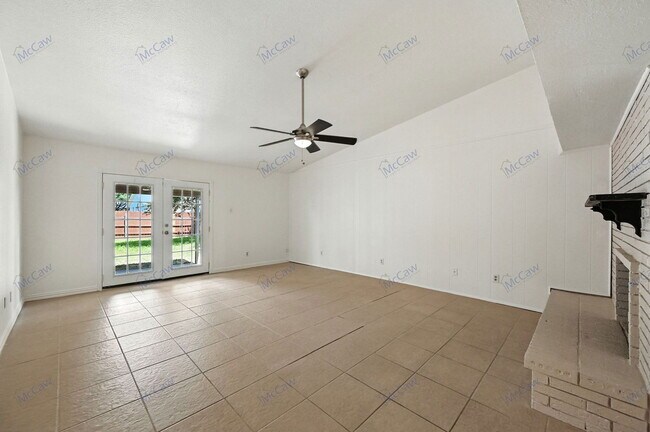 Building Photo - 1827 Paxton Dr