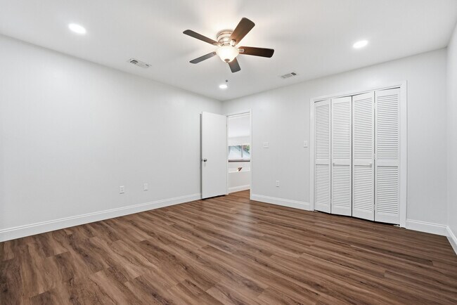 Building Photo - 114 Gleneagles Dr