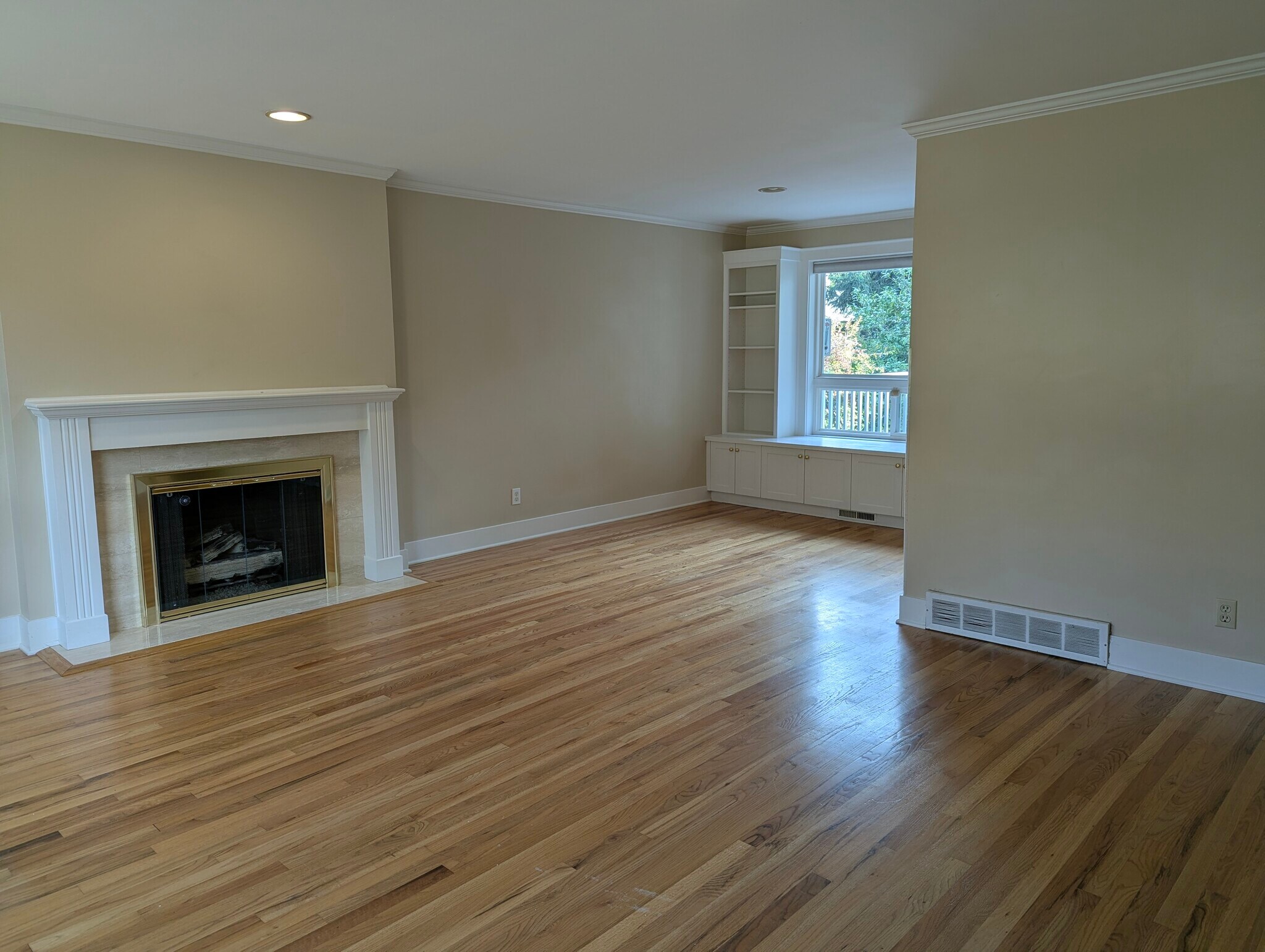 Building Photo - 145 NE 159th St