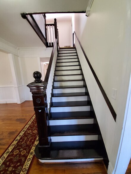 Building Photo - 526 Monroe St