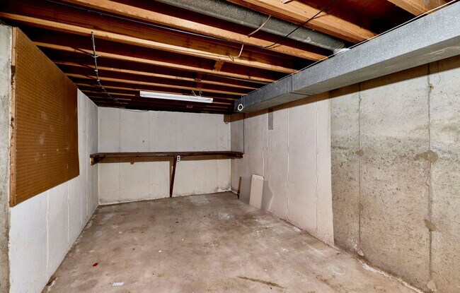 Building Photo - 2365 N Pointe Ln