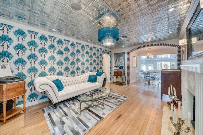 Building Photo - 417 NE 15th Ave