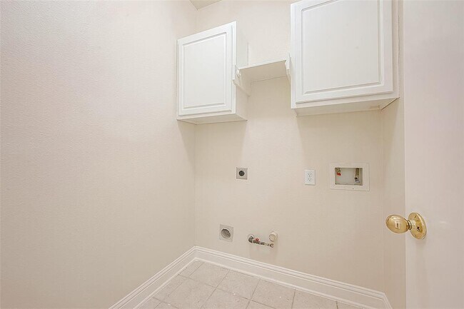 Building Photo - 9407 Dora Meadows Dr