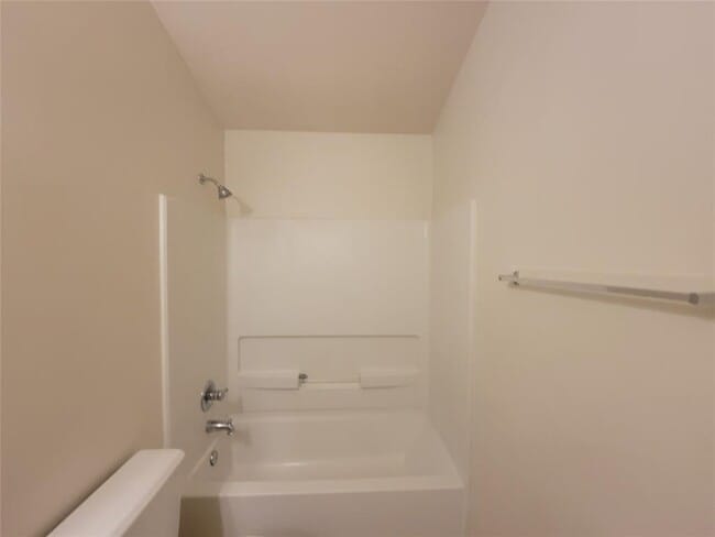Building Photo - 2410 Lakecrest Village Ct