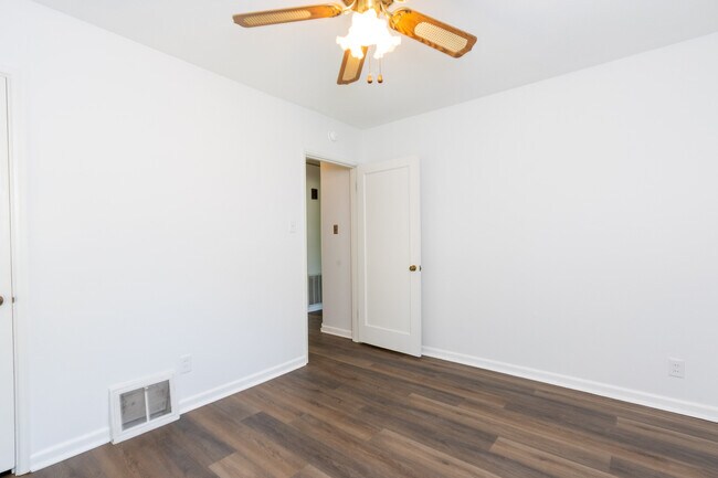 Building Photo - Southview