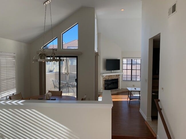 Primary Photo - 407 Shoreview Dr