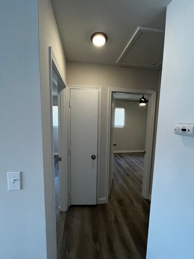 Building Photo - Newly Renovated Unit!