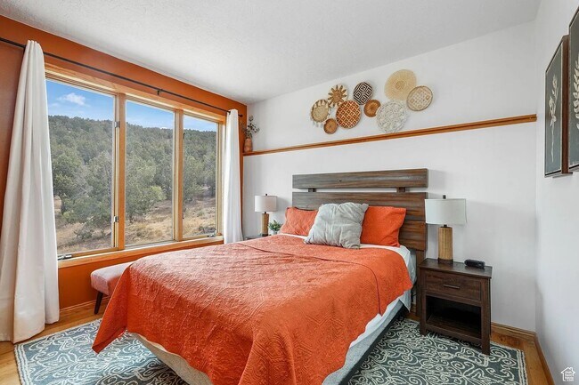 Building Photo - Scenic Mountain View Rental Minutes from Shopping & Trails!