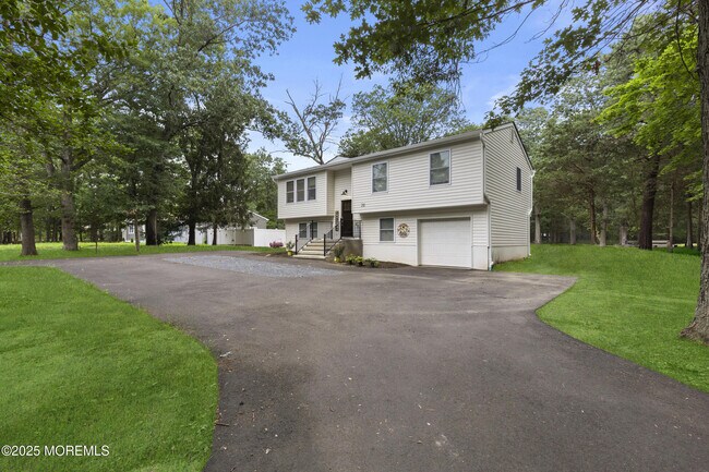 Building Photo - 741 Lakehurst Ave