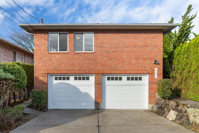 Building Photo - 4403 Powell Pl S