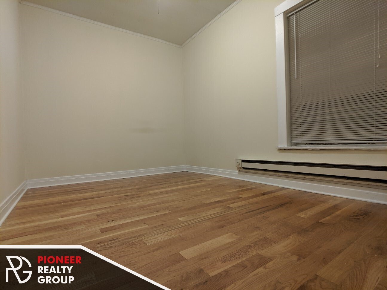 Building Photo - 634 W Barry Ave