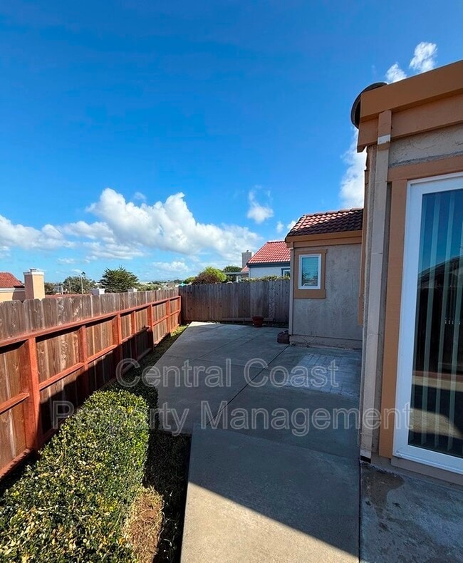 Building Photo - 161 Pebble Pl