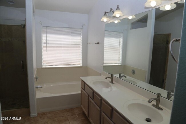 Building Photo - 2228 E Aire Libre Ave