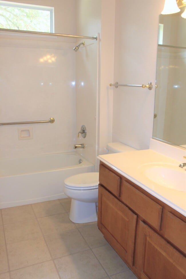 Building Photo - 103 Hill Country Dr