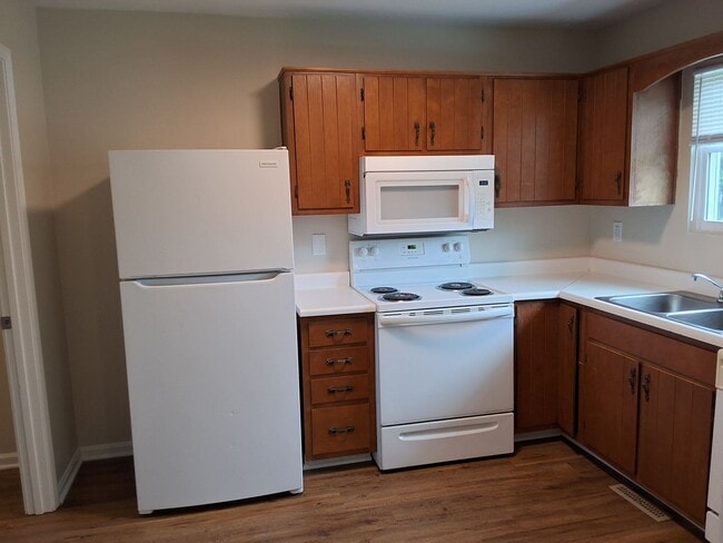 Building Photo - Cozy 2 Bed 1.5 Bath Duplex