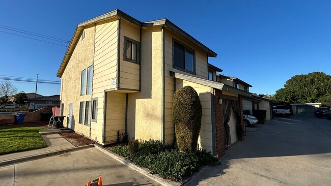 Building Photo - Charming 2-Bedroom Home in Lake Elsinore