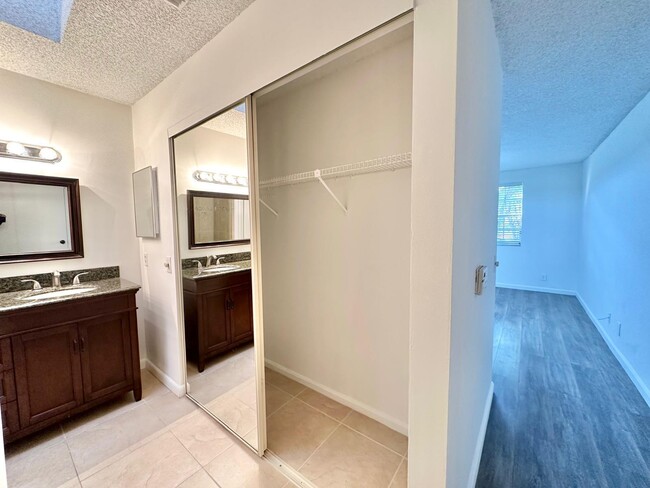 Building Photo - 6646 Via Regina