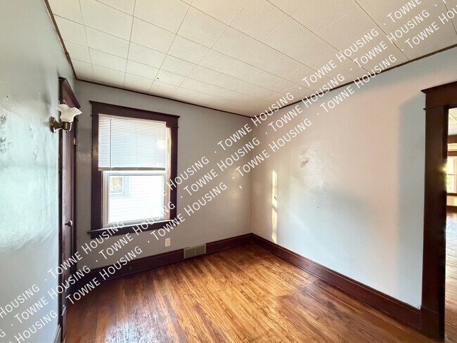 Building Photo - 418 Colvin Ave