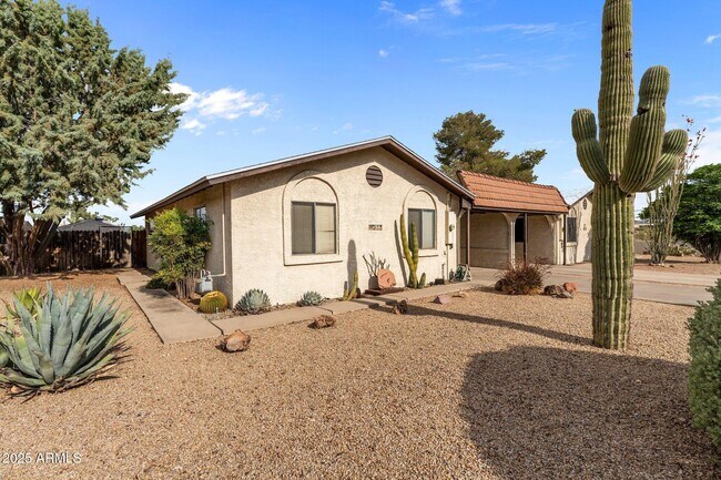 Primary Photo - 2180 W Val Vista Dr