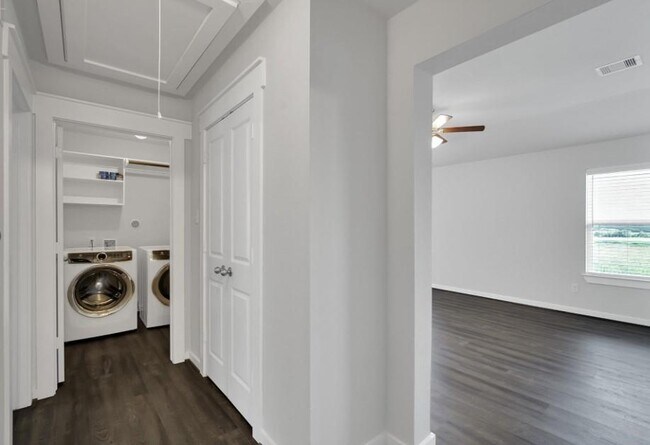Building Photo - 40843 Mostyn Hill Dr