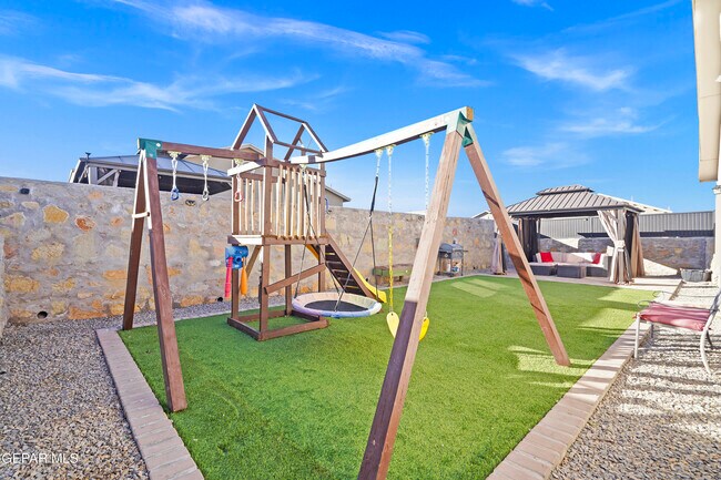 Building Photo - 5025 Marcella Santillana