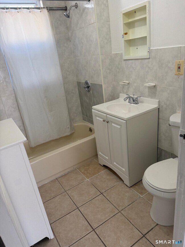 Building Photo - 120 Evergreen Ave