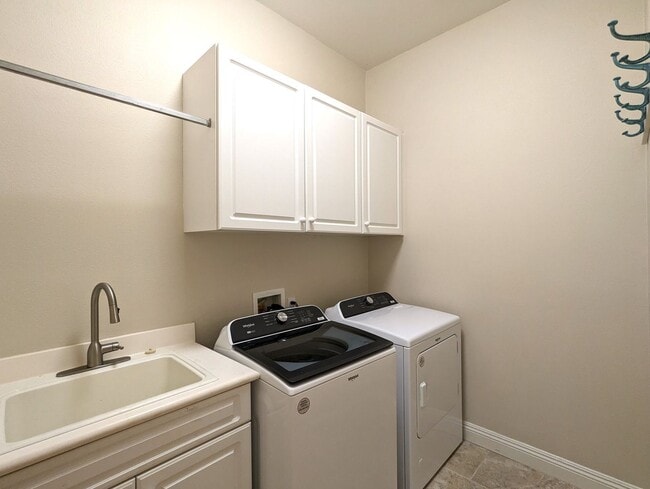 Building Photo - 6217 Alverton Dr