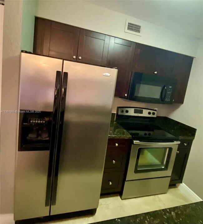 Building Photo - 2851 N Oakland Forest Dr