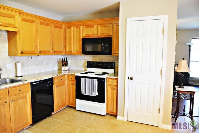 Building Photo - 10124 Nashville Ct