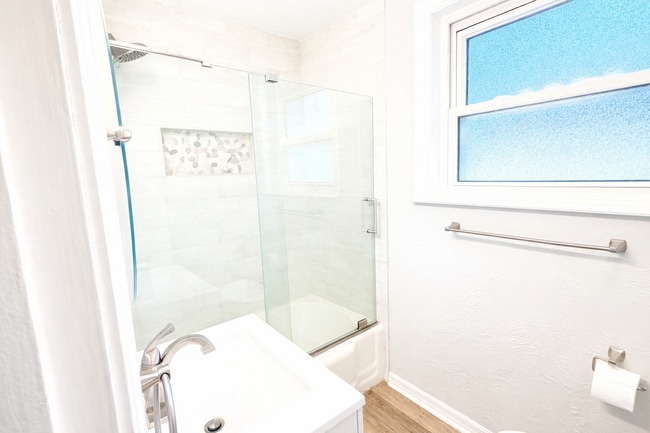 Building Photo - 1905 E Hatton St