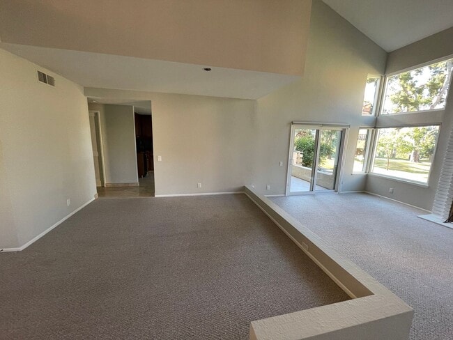 Building Photo - Impeccable end-unit La Mancha townhome in Mission Viejo