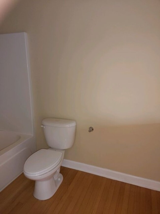 Building Photo - Spacious 4-Bedroom Home - Available for Rent!
