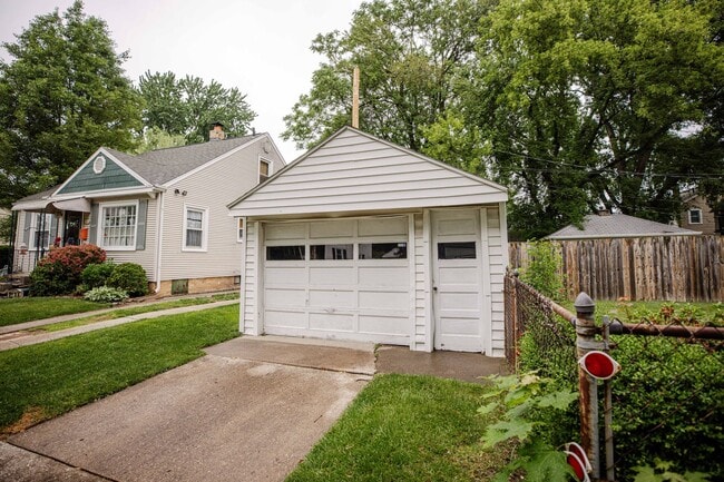 Building Photo - West Toledo 3 Bedroom