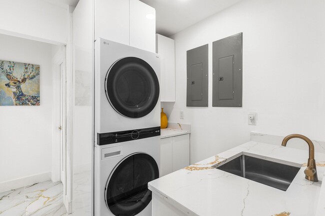 Building Photo - 202 SE 4th St