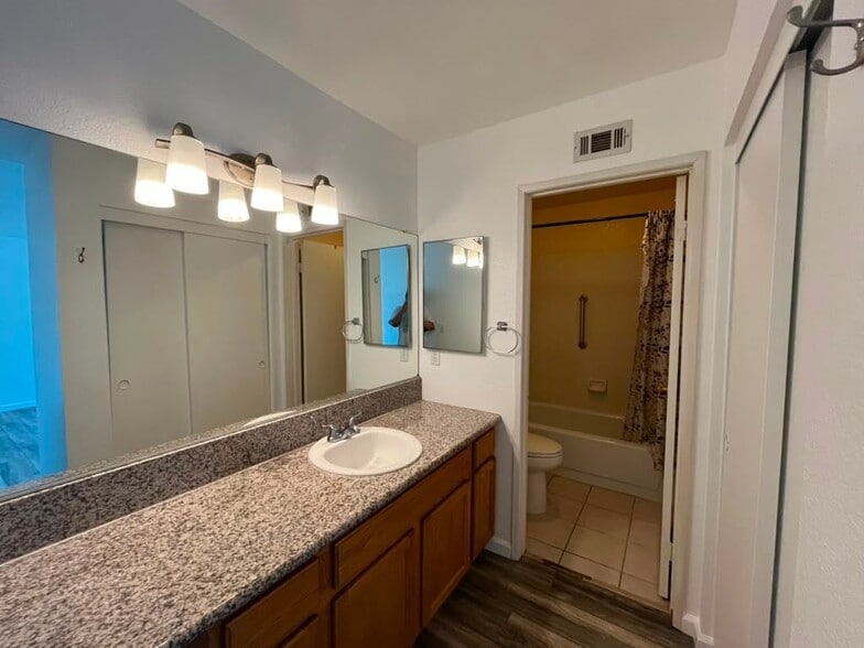 Building Photo - 43770 Santa Rosa Cir