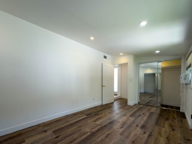 Building Photo - 316 N Kenwood St