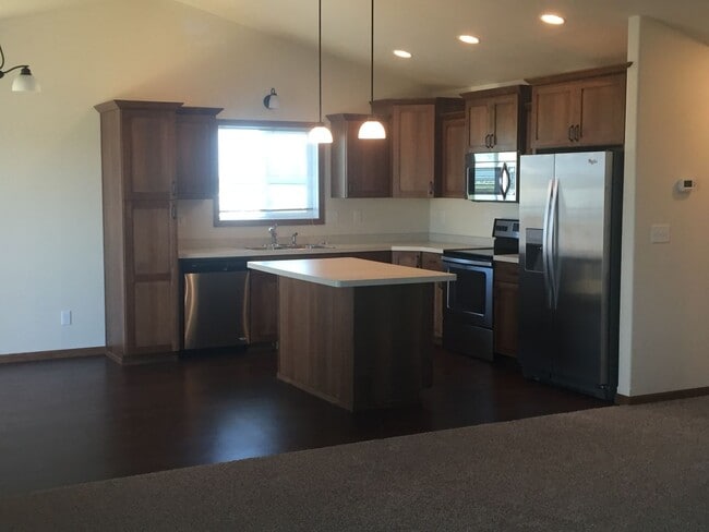 Building Photo - 3 Bed 3 Bath Twin Home
