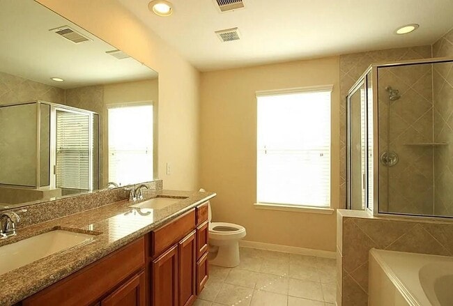 Building Photo - 3518 Clearview Cir