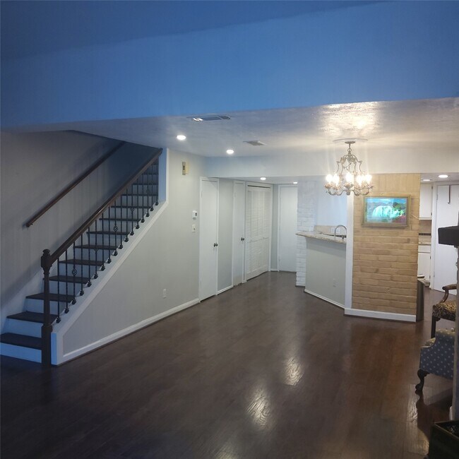 Building Photo - 726 Country Pl Dr