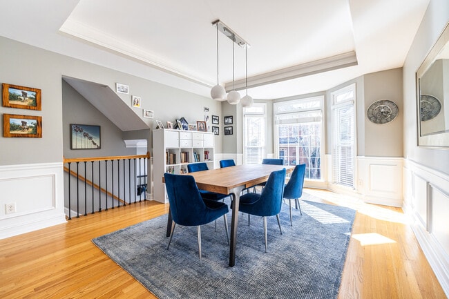 Building Photo - 2454 Vivian Cir